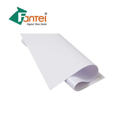Externe Openlucht Waterdichte Banners Gepersonaliseerde 300Gram 200*300 18*12
